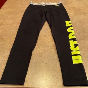Womens Nike leggings tags out see pics for measurements